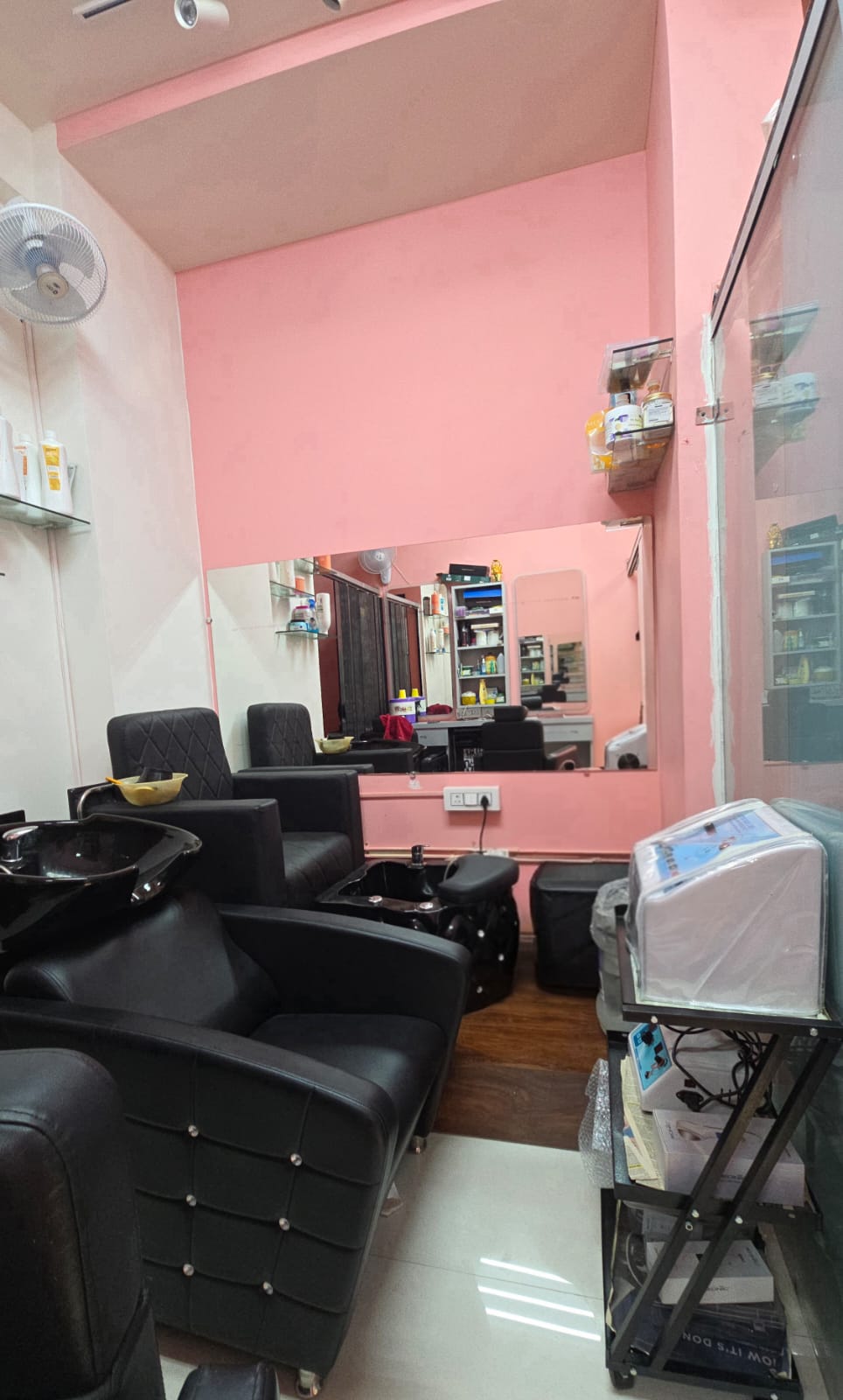  Running Jewellery & Cosmetics Business for Sale in Pune - URGENT slider image